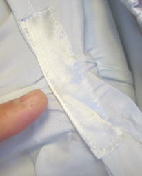 フーティエブランドシルクパジャマ股部分　この部分はどうしても傷みやすいところ。だから同色のシルク生地で補強しています。ちょっといいでしょ！？絹のパジャマはフーティエ
